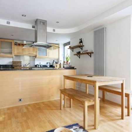 Peaceful Modern 2 Bedroom Flat With Water Views Londra Exterior foto