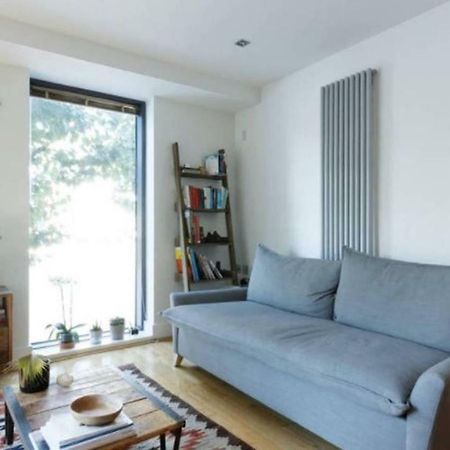 Peaceful Modern 2 Bedroom Flat With Water Views Londra Exterior foto