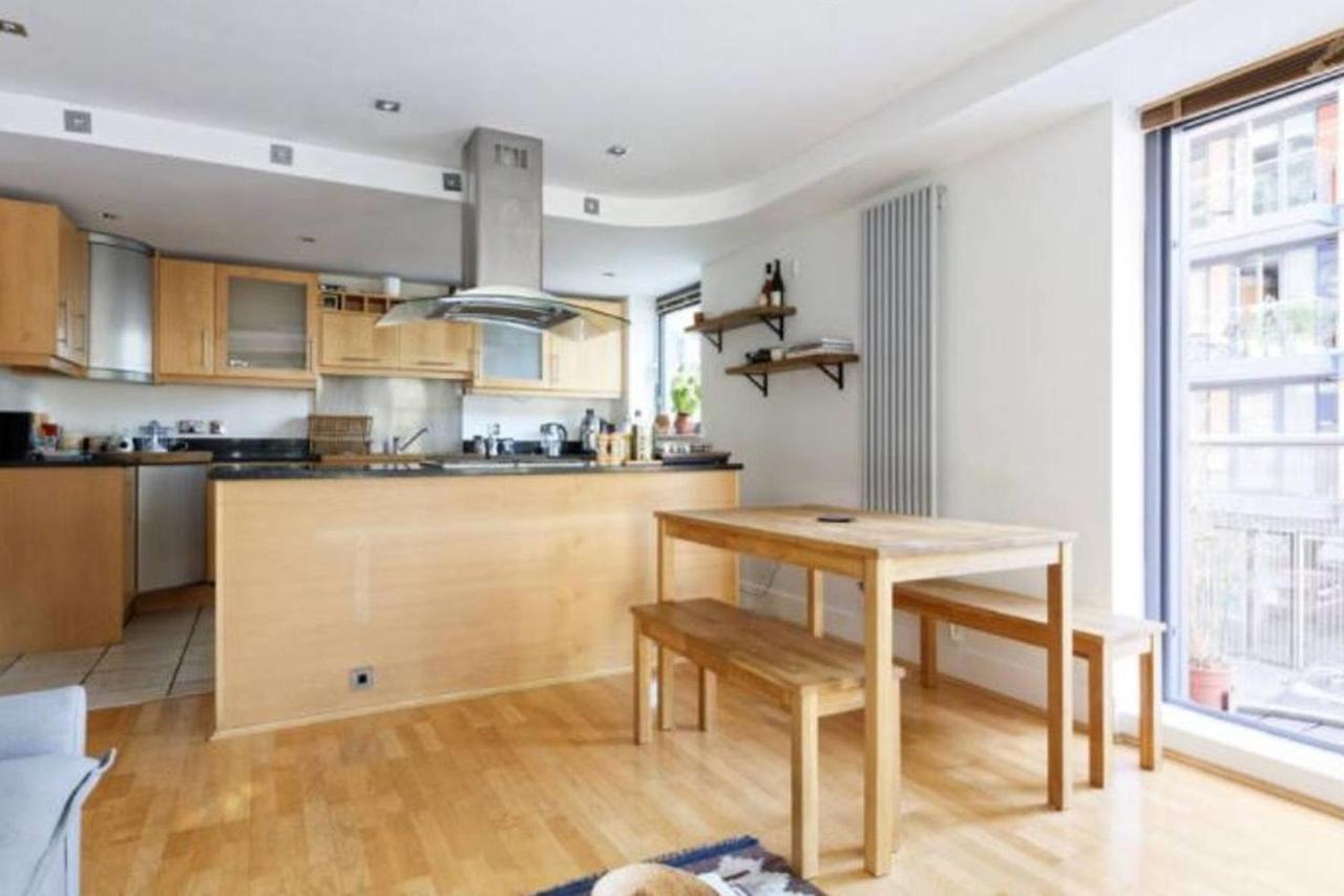 Peaceful Modern 2 Bedroom Flat With Water Views Londra Exterior foto