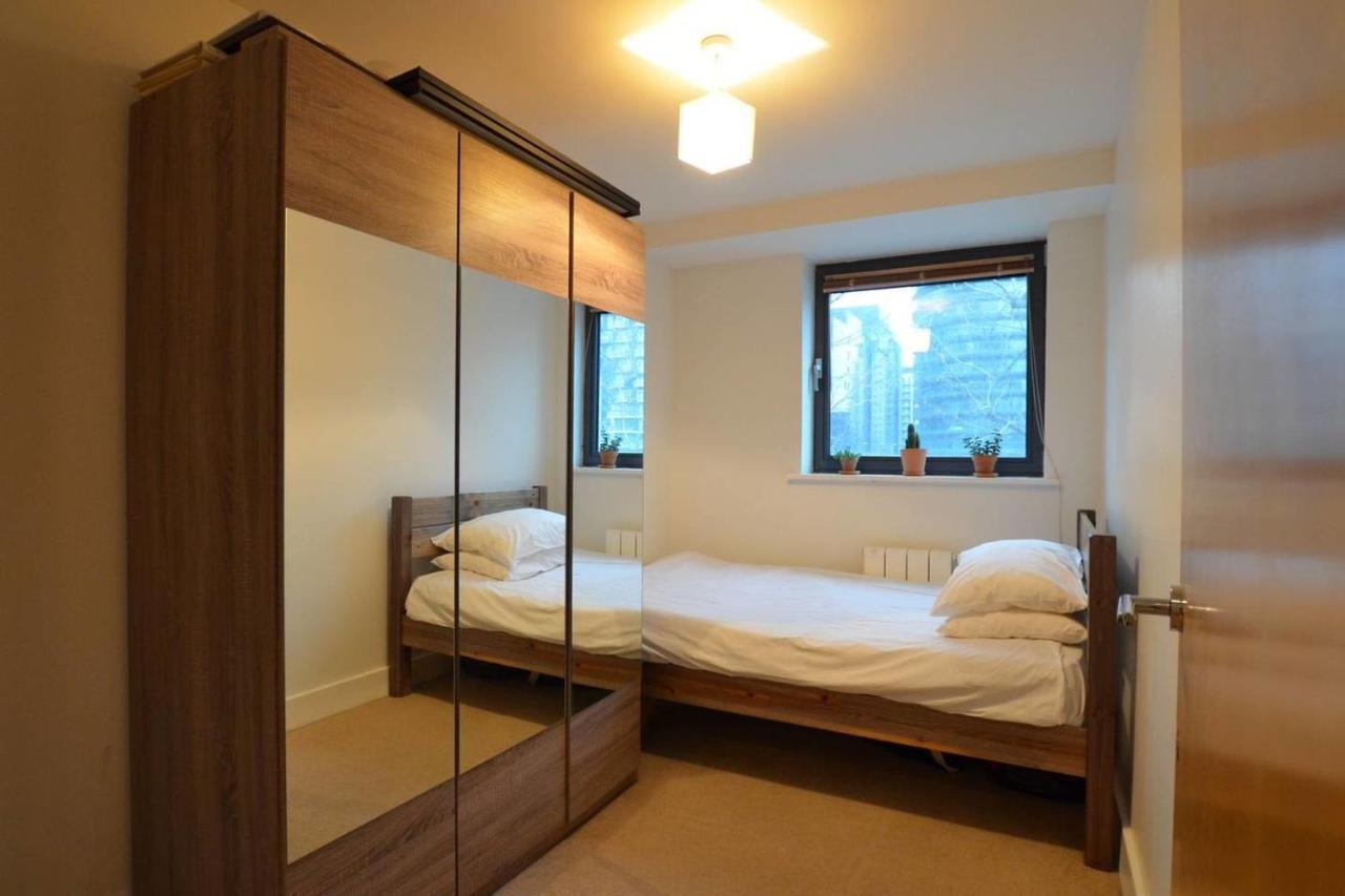 Peaceful Modern 2 Bedroom Flat With Water Views Londra Exterior foto