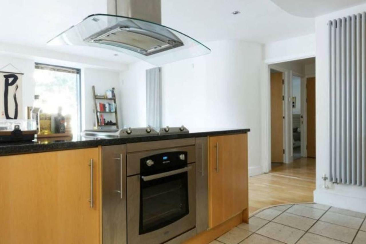 Peaceful Modern 2 Bedroom Flat With Water Views Londra Exterior foto