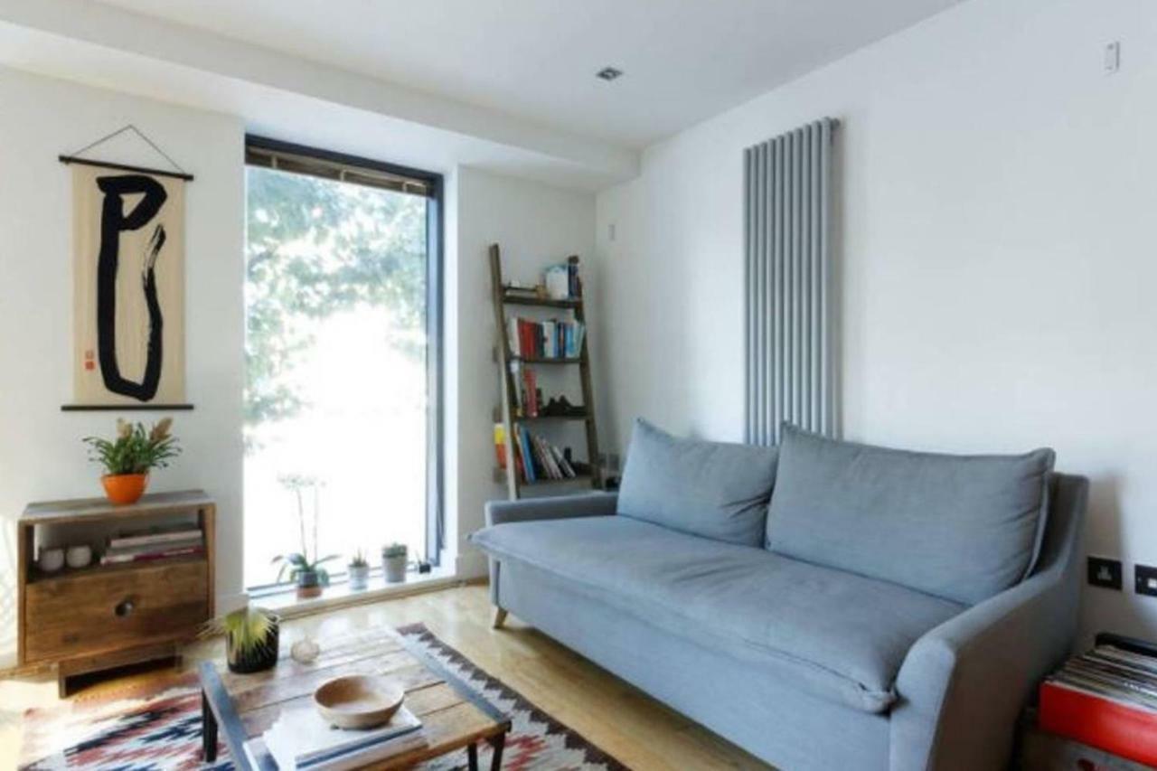 Peaceful Modern 2 Bedroom Flat With Water Views Londra Exterior foto